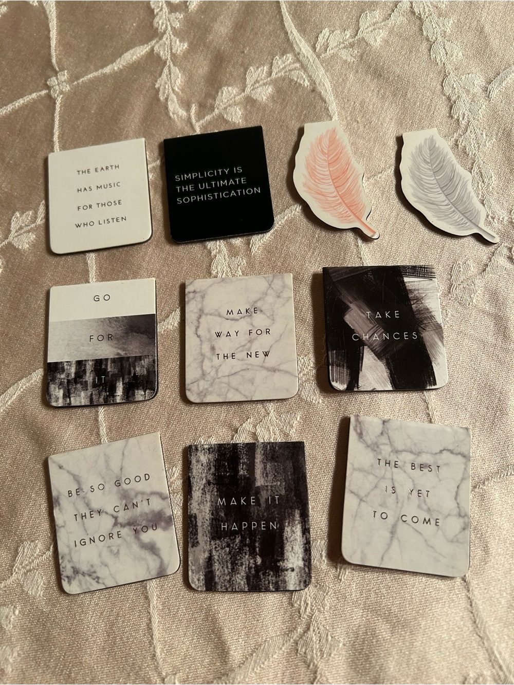 10 magnetic bookmarks